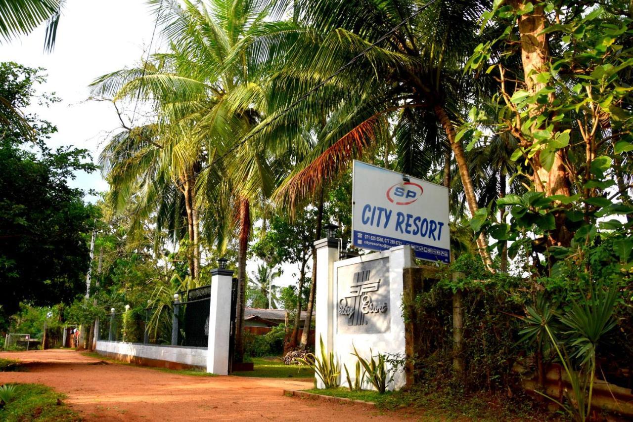 S P City Resort Anuradhapura Eksteriør billede